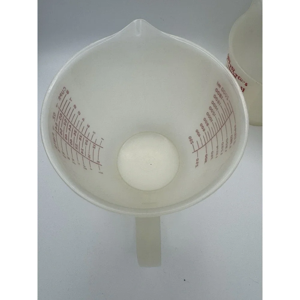 Lot Of 2 Vintage Tupperware Mix 'N Store Measuring Cups 32/64oz 1288-5‎ & 500-7